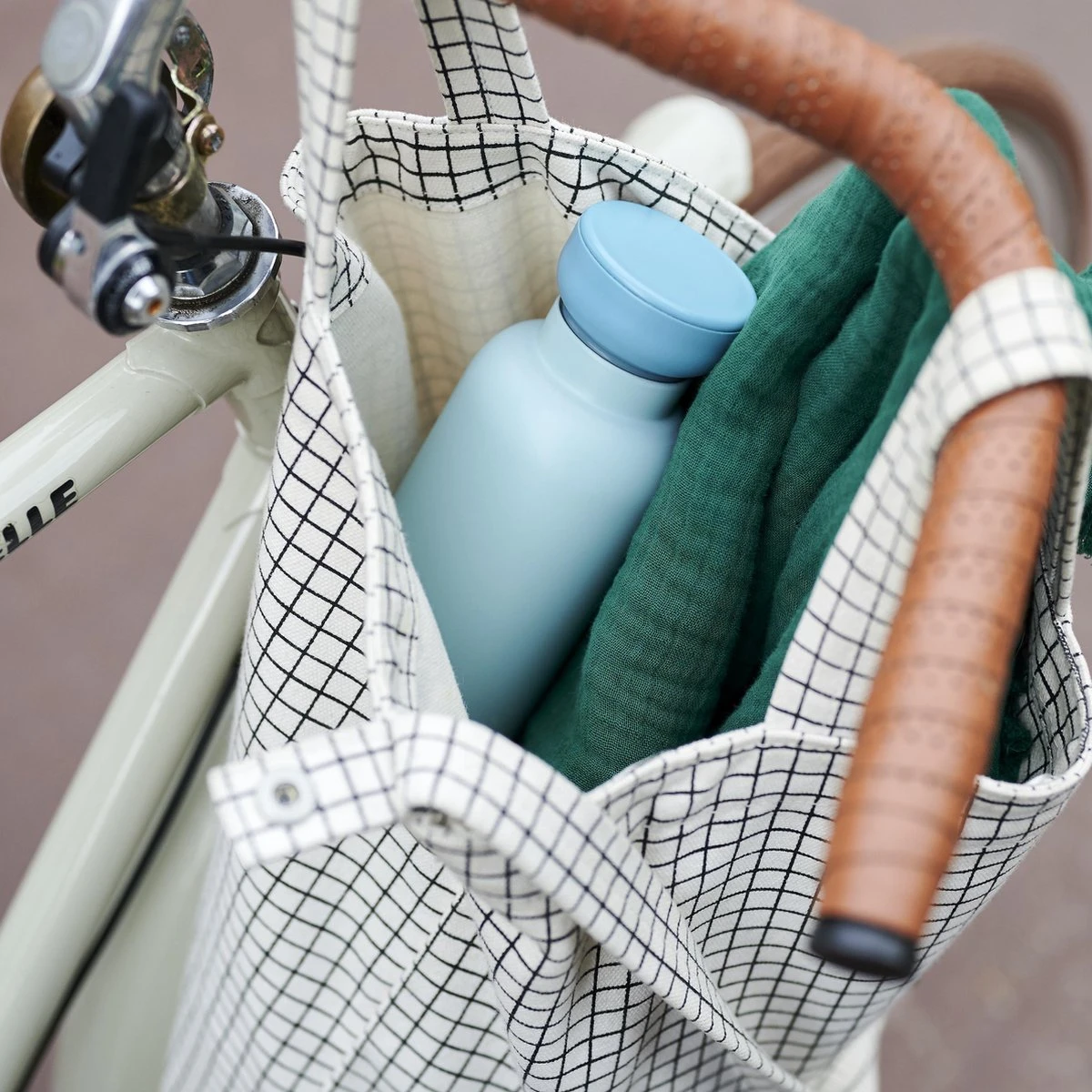 Mepal – Isoleerfles Ellipse 900 ml – houdt je drankje 12 uur warm en 24 uur koud – Nordic denim – Geschikt voor bruiswater – Thermosfles – lekdicht Mepal – Isoleerfles Ellipse 900 Ml – Houdt Je Drankje 12 Uur Warm En 24 Uur Koud – Nordic Denim – Geschikt Voor Bruiswater – Thermosfles – Lekdicht -LAVAZZA Winkel 1200x1200 401