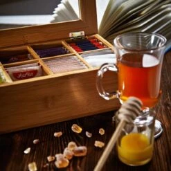 Lumaland Cuisine - Theedoos Van Bamboe - Theebox Met 8 Vakken - Duurzam Decoratief Materiaal - Ca. 28 X 16 X 9 Cm -LAVAZZA Winkel 1200x1200 505