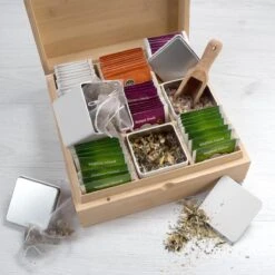 Theedoos Van ZENZYTEA® - Bamboe - Theedoos 9 Vaks - Inclusief 3 Theeblikken Voor Losse Thee - Geschikt Voor Grote & Kleine Theezakjes - Vierkant - Grote Vakken - Luxe Verpakking - Cadeau 7 Theedoos Van ZENZYTEA® - Bamboe - Theedoos 9 Vaks - Inclusief 3 Theeblikken Voor Losse Thee - Geschikt Voor Grote & Kleine Theezakjes - Vierkant - Grote Vakken - Luxe Verpakking - Cadeau -LAVAZZA Winkel 1200x1200 544