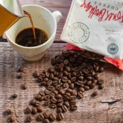 Jones Brothers Coffee The Big Shot Koffiebonen - 6 X 500 Gram 3 Jones Brothers Coffee The Big Shot Koffiebonen - 6 X 500 Gram -LAVAZZA Winkel 1200x1200 665