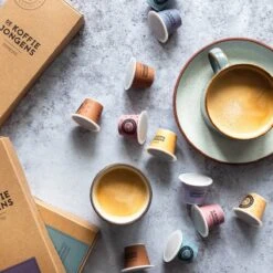 De Koffiejongens - Proefpakket - Nespresso Cups - 100% Biologisch Afbreekbaar - 6x10 Cups - Nespresso Compatible 2 De Koffiejongens - Proefpakket - Nespresso Cups - 100% Biologisch Afbreekbaar - 6x10 Cups - Nespresso Compatible -LAVAZZA Winkel 1200x1200 705