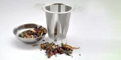 Theefilter RVS - Theezeef Losse Thee Voor Kop Of Hele Pot Met Houder En Lekbakje -LAVAZZA Winkel 1200x601