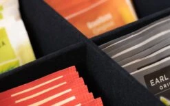 CasaLupo Theedoos Zwart 6-vaks - Met Fluweel - 43 X 9 Cm -LAVAZZA Winkel 1200x751 1