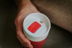 Kambukka Olympus Thermosbeker 300 Ml - Makkelijk Reinigen - Lekvrije Koffiebeker - RVS - Cherry Cake 7 Kambukka Olympus Thermosbeker 300 Ml - Makkelijk Reinigen - Lekvrije Koffiebeker - RVS - Cherry Cake -LAVAZZA Winkel 1200x800 26