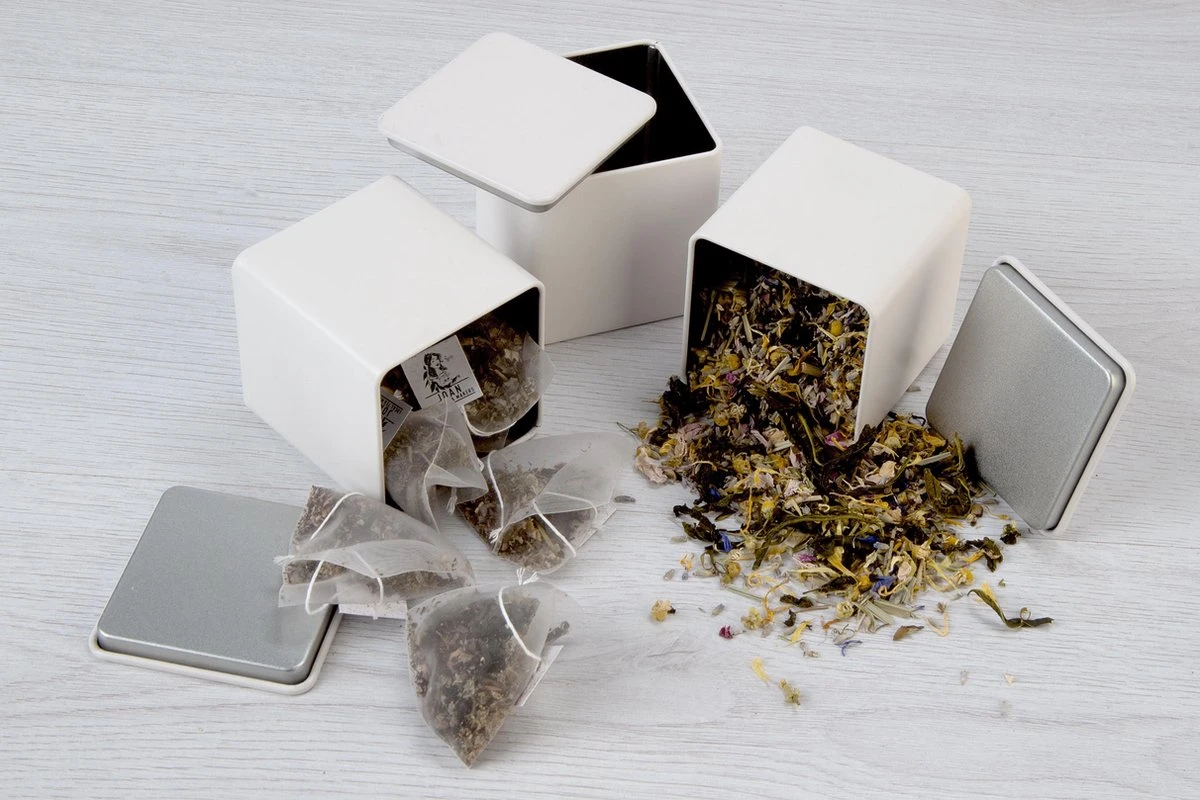 Theedoos van ZENZYTEA® - Bamboe - Theedoos 9 vaks - Inclusief 3 theeblikken voor losse thee - Geschikt voor Grote & Kleine theezakjes - Vierkant - Grote vakken - Luxe verpakking - Cadeau Theedoos Van ZENZYTEA® - Bamboe - Theedoos 9 Vaks - Inclusief 3 Theeblikken Voor Losse Thee - Geschikt Voor Grote & Kleine Theezakjes - Vierkant - Grote Vakken - Luxe Verpakking - Cadeau -LAVAZZA Winkel 1200x800 91