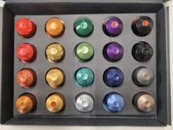 Koffie Proeverij Pakket Met 20 Stuks Verschillende Smaken En Mystery Card 'Enjoy The Sweet Moment' Met Persoonlijke (video) Boodschap | Verjaardag | Sinterklaas | Kerstpakket | Vaderdag | Moederdag | Jubileum | Valentijnsdag -LAVAZZA Winkel 1200x899 11