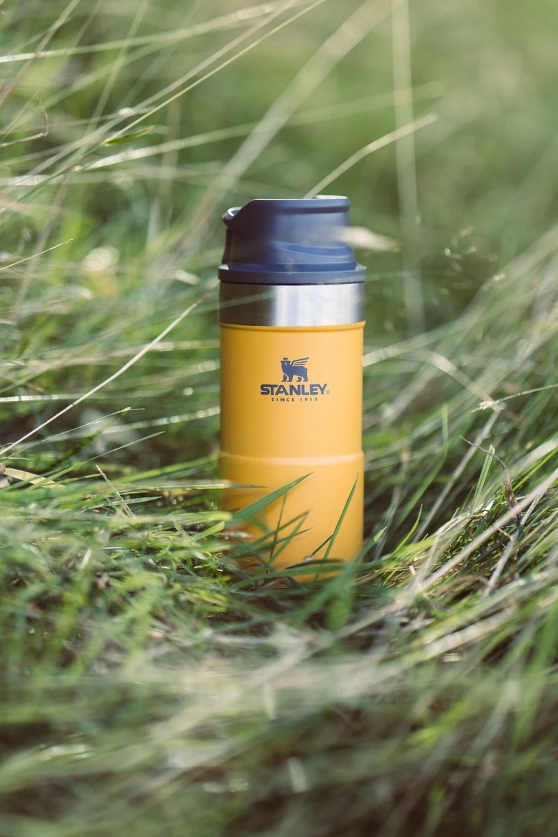 Stanley The Trigger-Action Travel Mug 0,35L Saffron Stanley The Trigger-Action Travel Mug 0,35L Saffron -LAVAZZA Winkel 800x1200 30